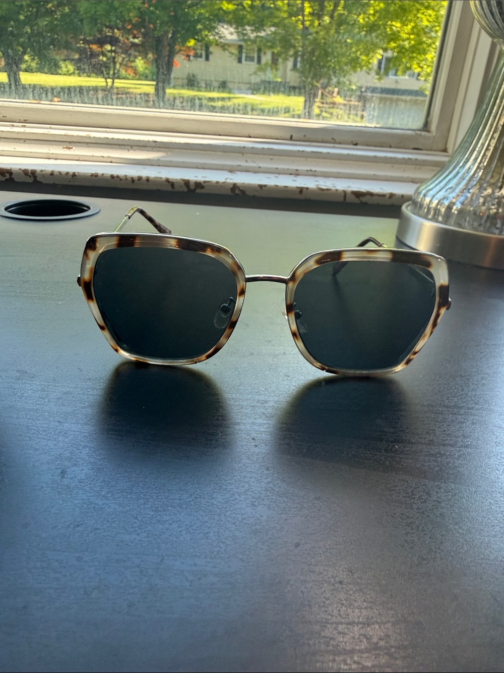Tortoiseshell Square Women's Sunglasses with Brown Lenses - Picture 4 of 8